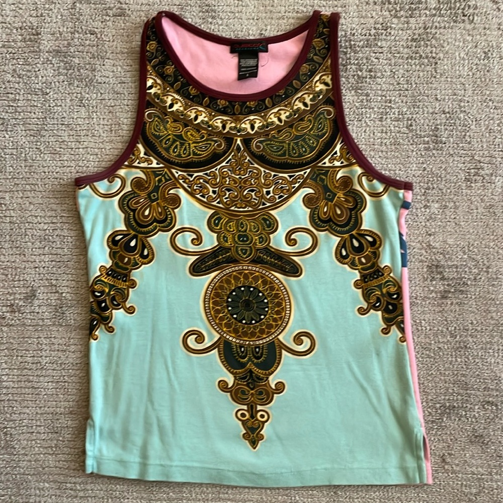 Beautiful graphic by Custo Barcelona. Fits 8-12 cotton t.